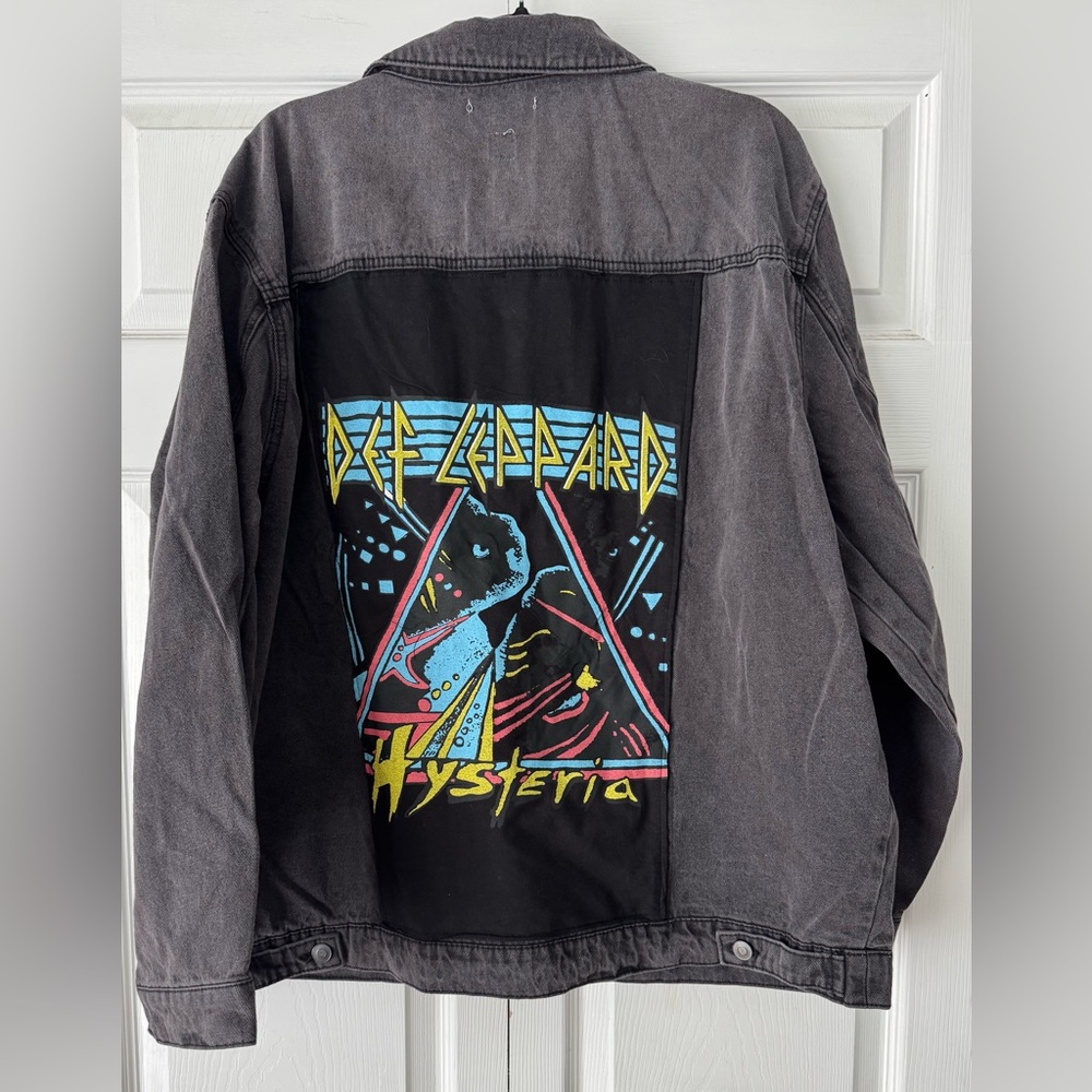 Junk Food “Def Leppard Hysteria” Faded Black Distressed Denim Jacket – Size 2X